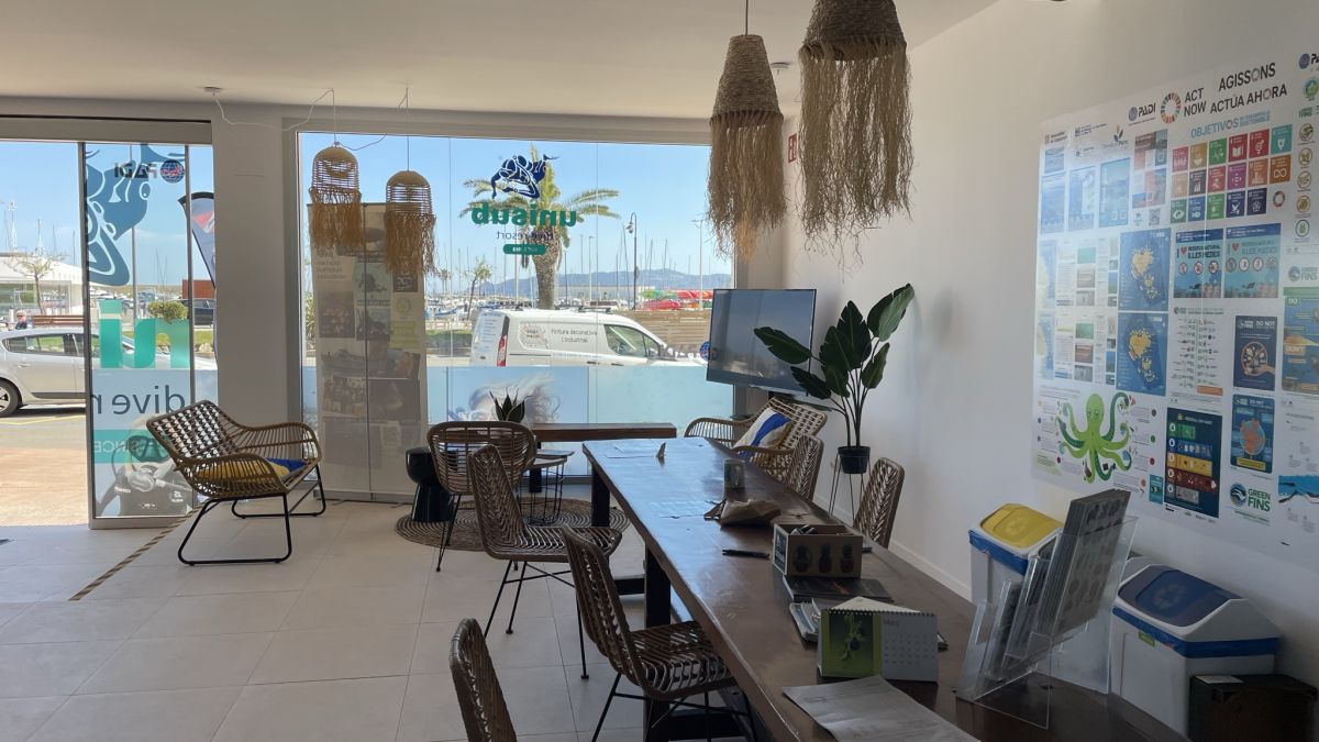 Neuen Ort!!!! C/ Platja, 8 Neben dem Tourismusbüro von Estartit